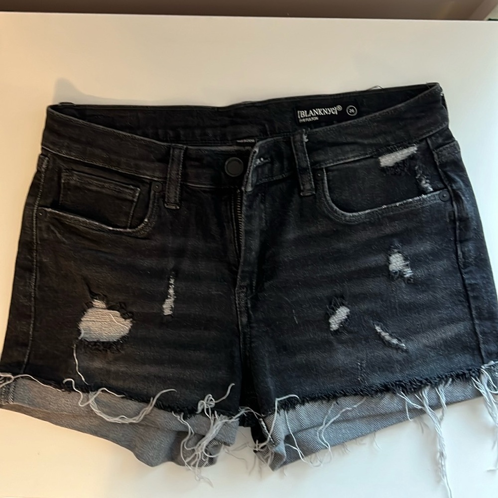 BLANKNYC The Fulton black denim shorts. Size 26